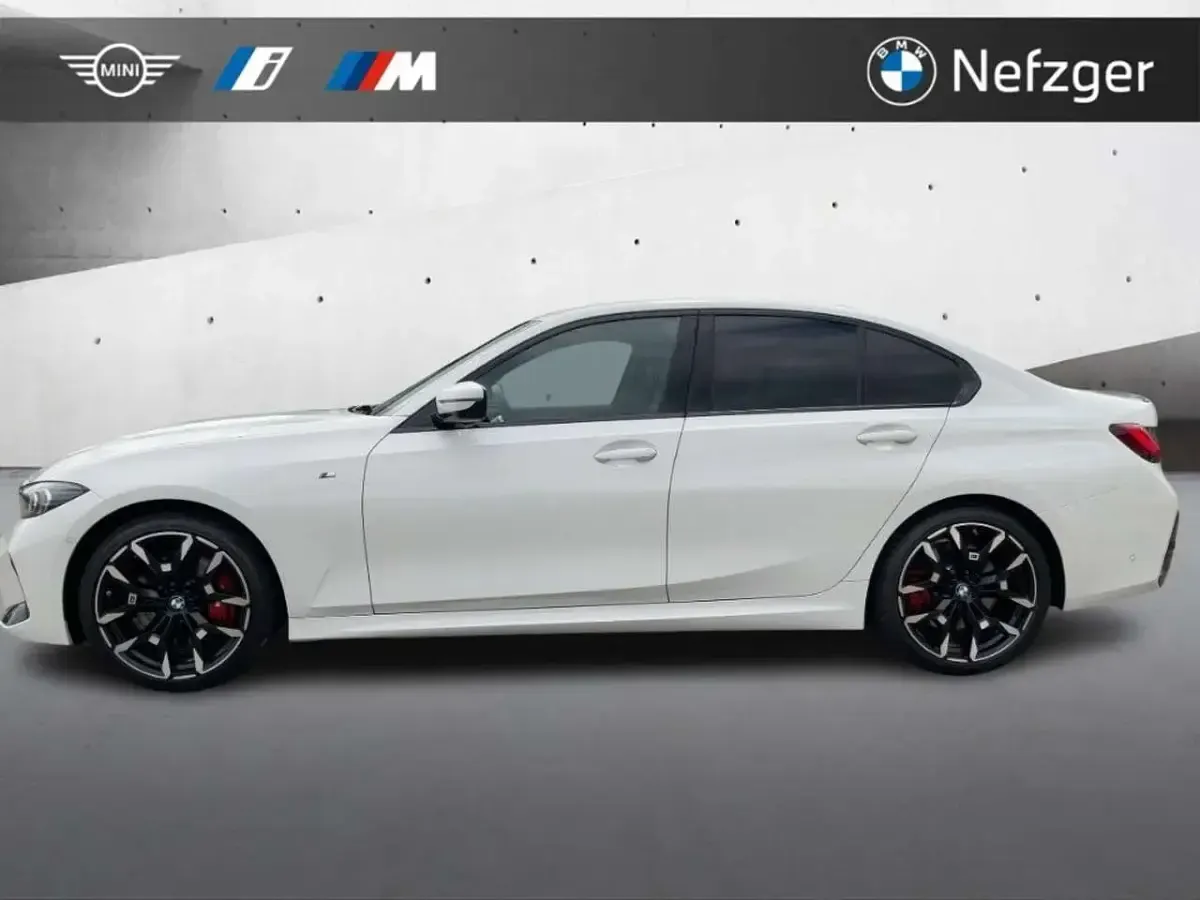 Gebraucht BMW 330 M Sport 245 PS (180 kW) 2025 Alpinweiss iii Limousine