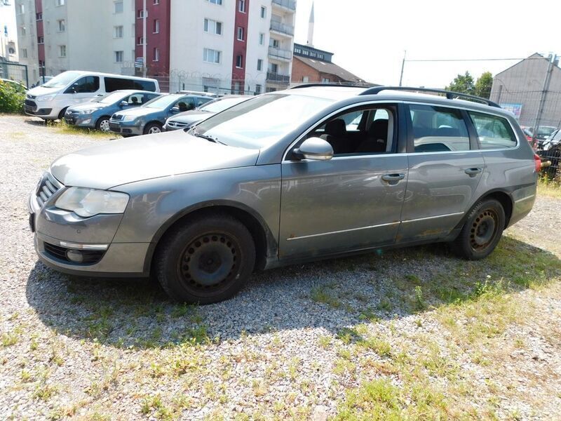Grau Gebraucht 2007 VW Passat Comfortline Kombi | 699 € - Bild 1/4