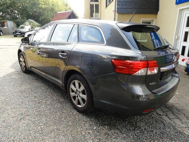 Gebraucht Toyota Avensis 132 PS (97 kW) 2015 Grau Kombi