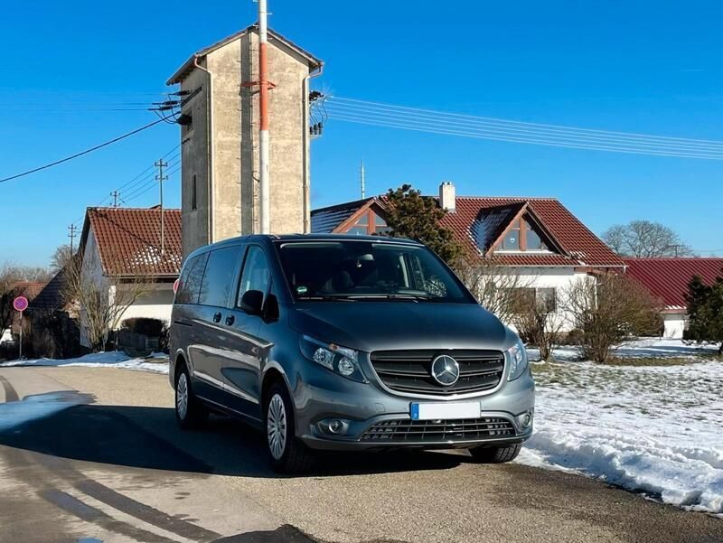 Grau Gebraucht 2021 Mercedes Vito Edition 1 Van / Kleinbus | 42.700 € (Fairer Preis) - Bild 1/1