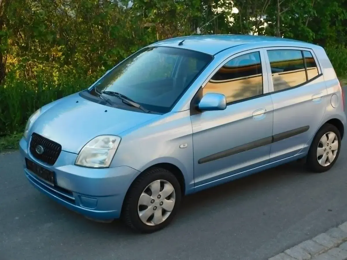 Second-hand Kia Picanto 68 CP (50 kW) 2004 Albastru Hatchback