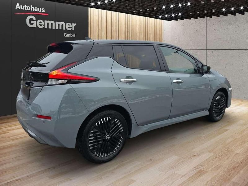 Gebraucht Nissan Leaf Tekna 160 kW (218 PS) 2024 Ceramic grey p/black m Kleinwagen