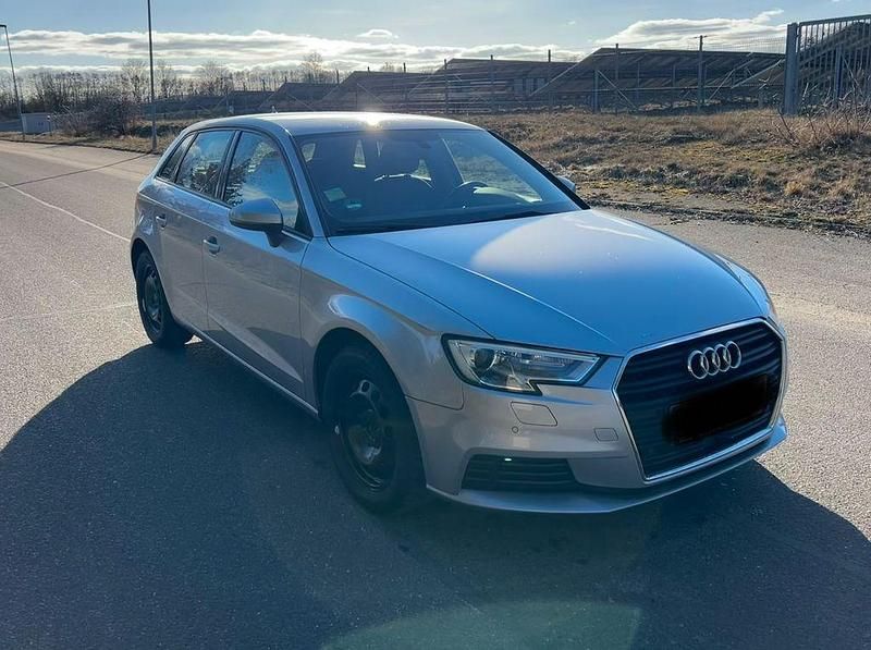 Gebraucht Audi A3 Sport 116 PS (85 kW) 2017 Silber Limousine