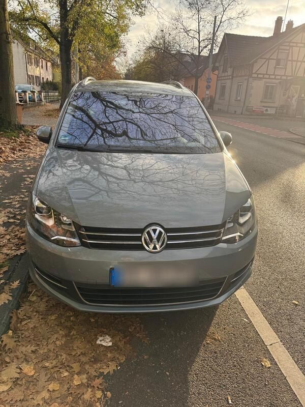 Grau Gebraucht 2013 VW Sharan Van / Kleinbus | 12.850 € (Etwas zu teuer) - Bild 1/4