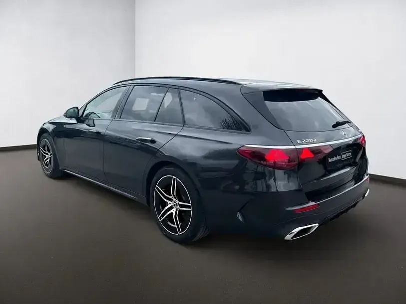 Używany Mercedes E220 AMG 197 KM (144 kW) 2025 Szary Kombi