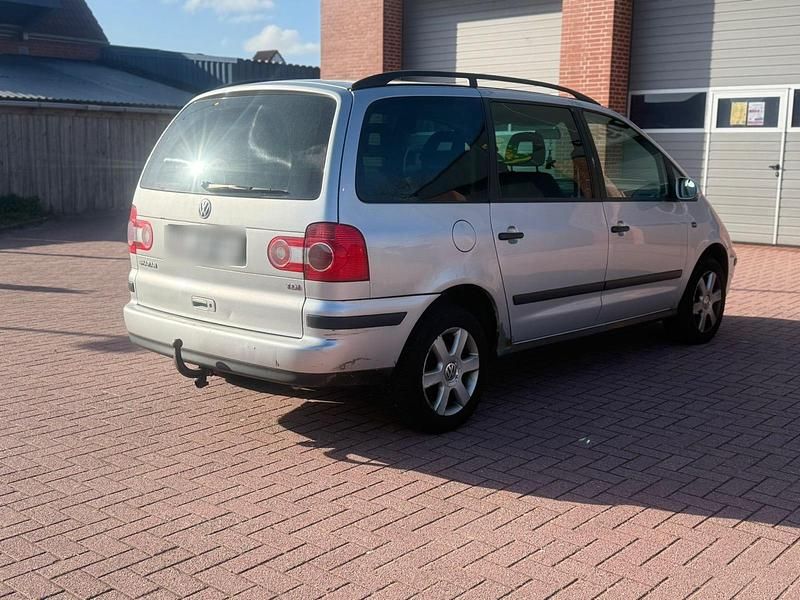 Second-hand VW Sharan 115 CP (84 kW) 2007 Argintiu Monovolum