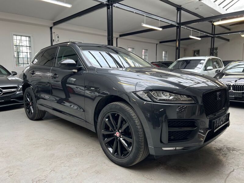 Grau Gebraucht 2017 Jaguar F-Pace R-Sport SUV | 22.870 € (Fairer Preis) - Bild 1/4