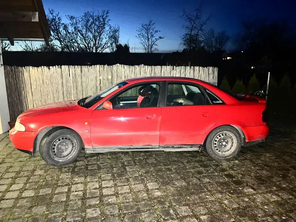 Gebraucht Audi A4 Performance 101 PS (74 kW) 1997 Rot Limousine