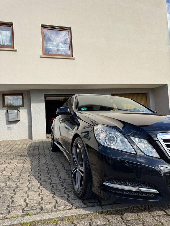 Gebraucht Mercedes E350 265 PS (194 kW) 2012 Schwarz Limousine
