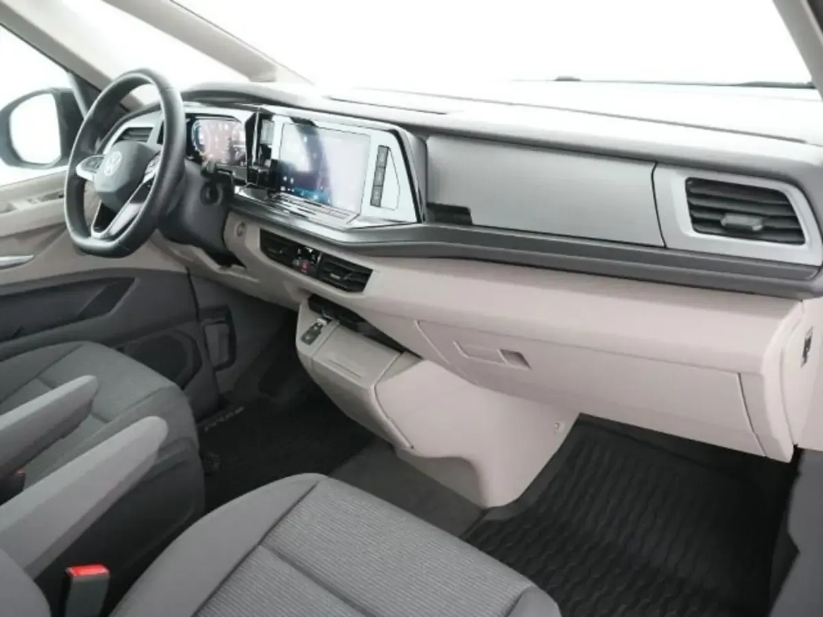 Gebraucht VW Multivan Basis 150 PS (110 kW) 2025 Grau Van / Kleinbus
