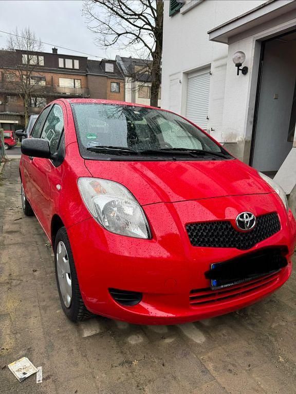 Gebraucht Toyota Yaris 69 PS (50 kW) 2008 Rot Limousine