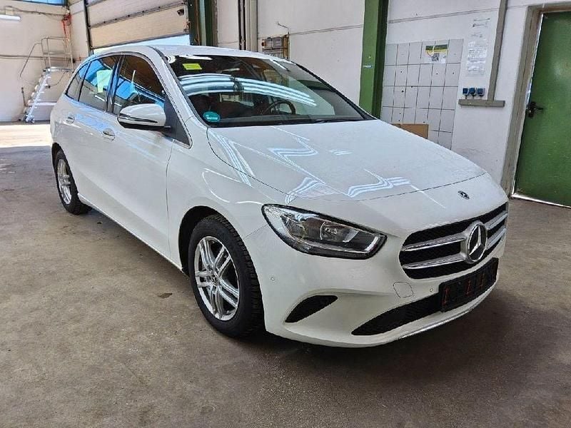Gebraucht Mercedes B180 116 PS (85 kW) 2021 Weiß Van / Kleinbus