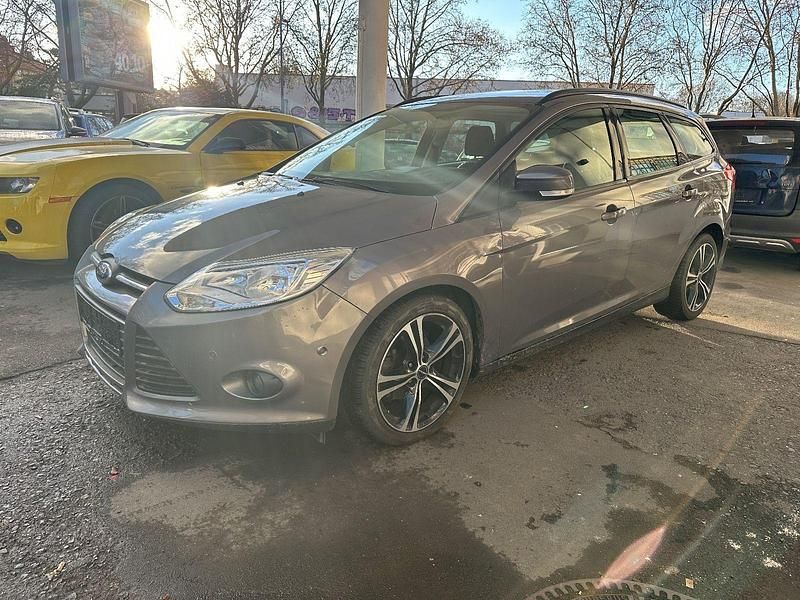 Gebraucht Ford Focus Titanium 116 PS (85 kW) 2012 Grau Kombi