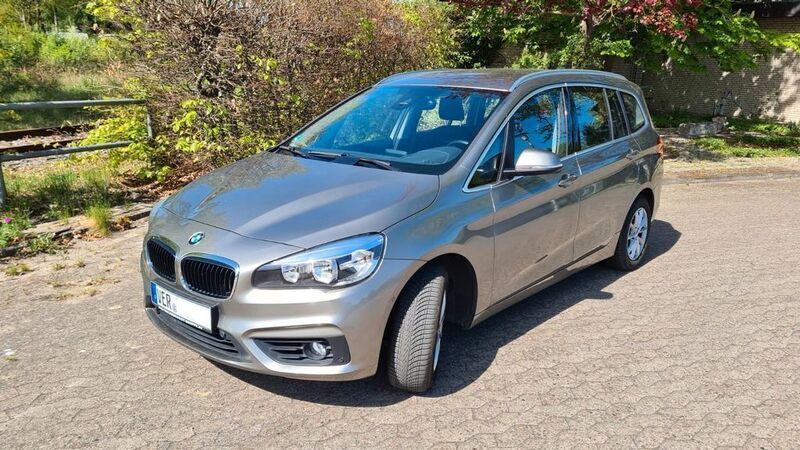 Silber Gebraucht 2016 BMW 218 Gran Tourer Advantage Van / Kleinbus | 13.500 € (Superpreis) - Bild 1/4