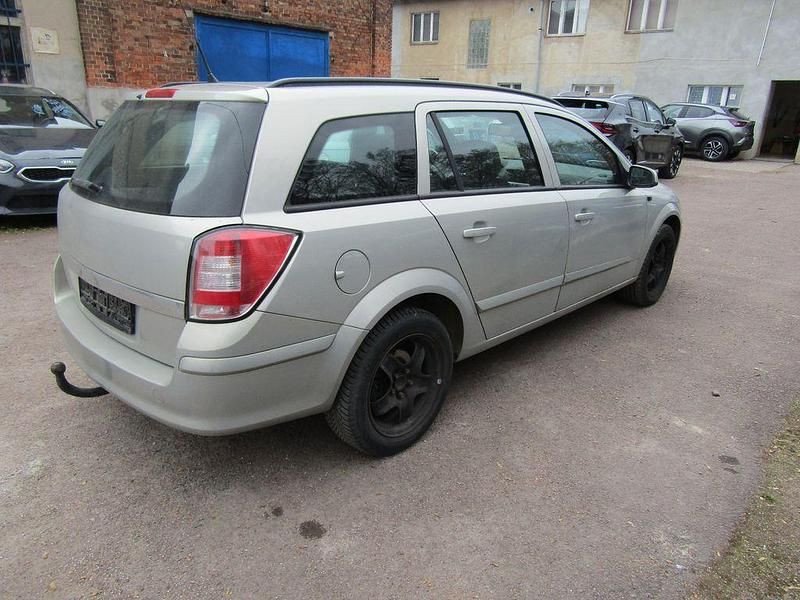 Usata Opel Astra Edition 90 CV (66 kW) 2008 Beige Berlina