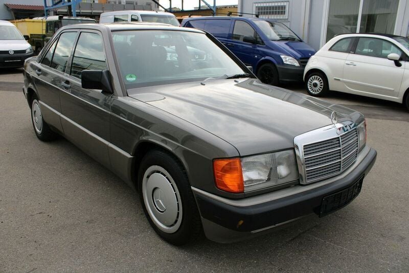 Grau Gebraucht 1989 Mercedes 190 Limousine | 4.900 € - Bild 1/4