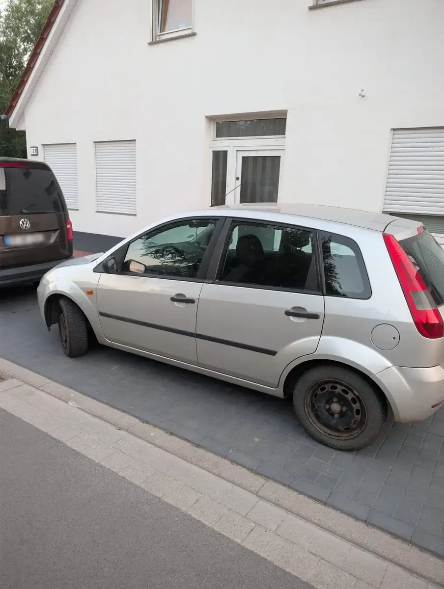 Gebraucht Ford Fiesta 70 PS (51 kW) 2005 Grau Kleinwagen