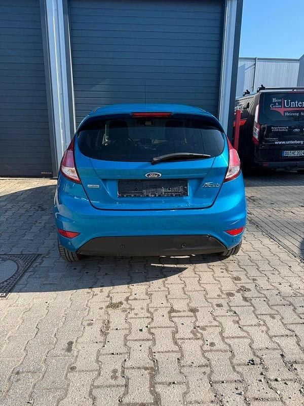 Gebraucht Ford Fiesta 95 PS (69 kW) 2013 Blau Kleinwagen