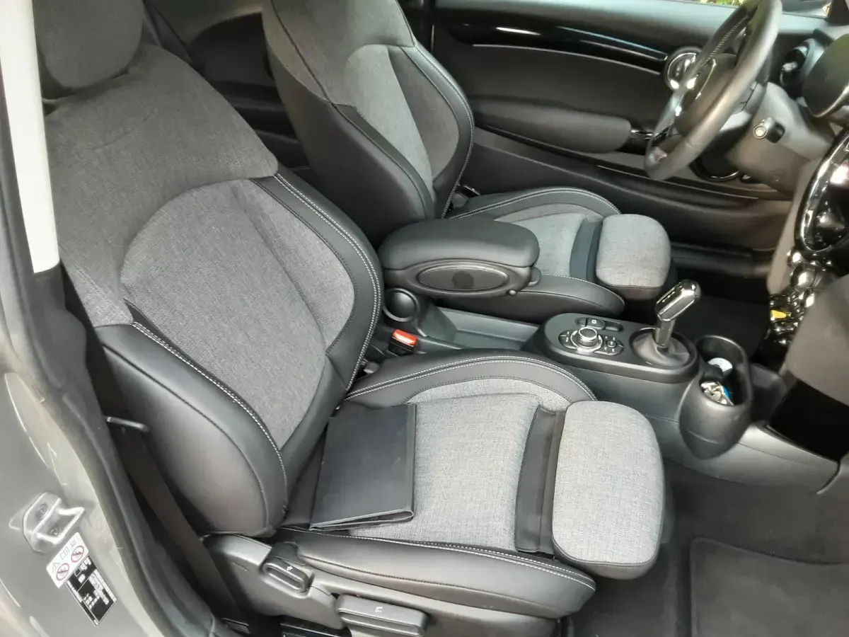Gebraucht Mini Cooper SE 135 kW (184 PS) 2023 Silber Kleinwagen