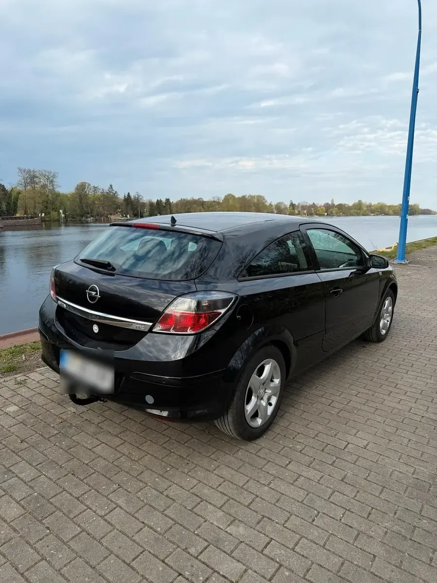 Gebraucht Opel Astra GTC 90 PS (66 kW) 2008 Schwarz Coupé