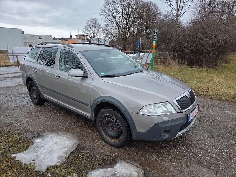 Gebraucht Skoda Octavia 140 PS (102 kW) 2010 Grau Kombi