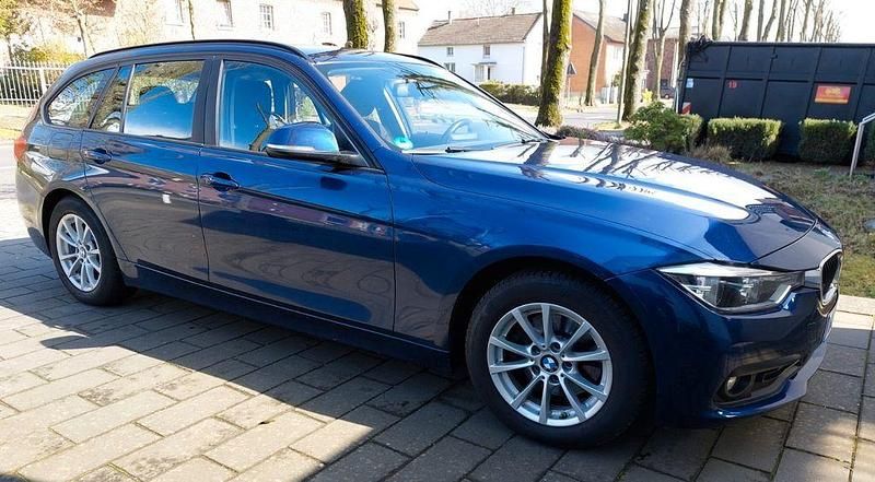 Gebraucht BMW 320 Advantage 190 PS (139 kW) 2016 Blau Kombi