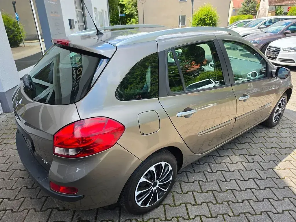 Gebraucht Renault Clio Dynamique 103 PS (75 kW) 2012 Limousine