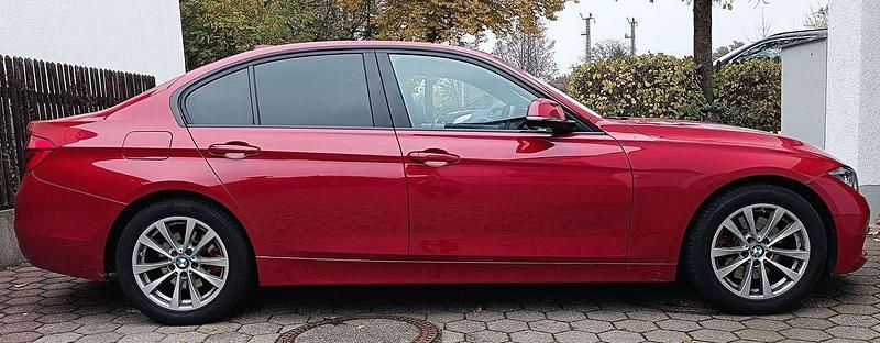 Gebraucht BMW 330 Advantage 252 PS (185 kW) 2018 Rot Limousine