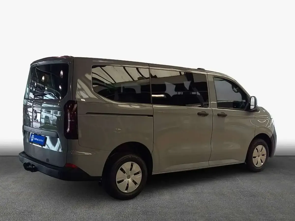 Neu VW T7 150 PS (110 kW) 2026 Grau Van