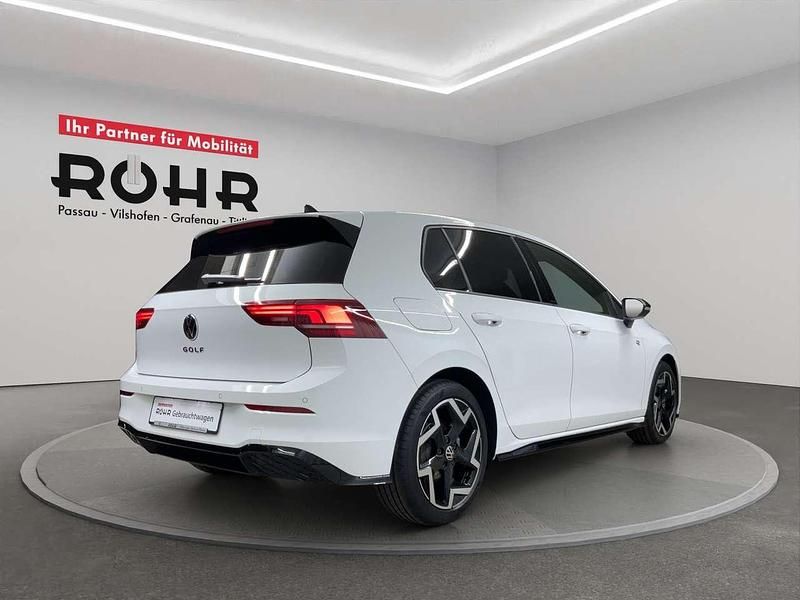 Gebraucht VW Golf VIII R-line 150 PS (110 kW) 2025 Pure white schwarz Limousine