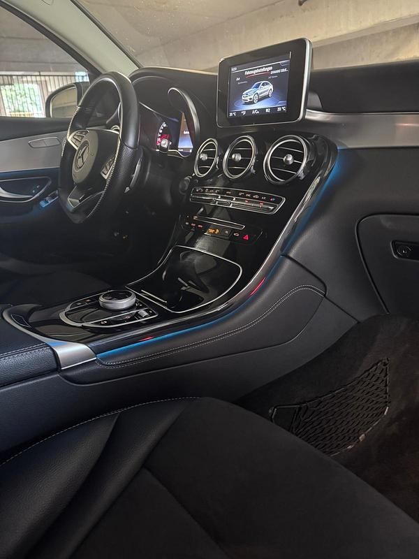 Grau Gebraucht 2016 Mercedes GLC250 Coupé | 26.600 € (Guter Preis) - Bild 1/4