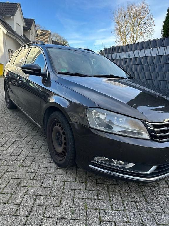 Usado VW Passat 140 HP (102 kW) 2012 Castanho Carrinha