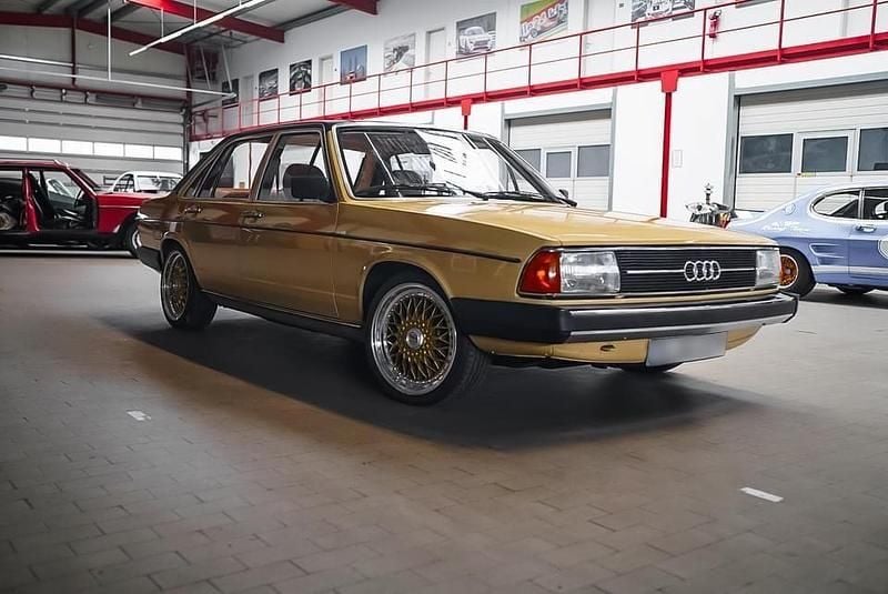Second-hand Audi 100 101 CP (74 kW) 1977 Bej Berlinǎ