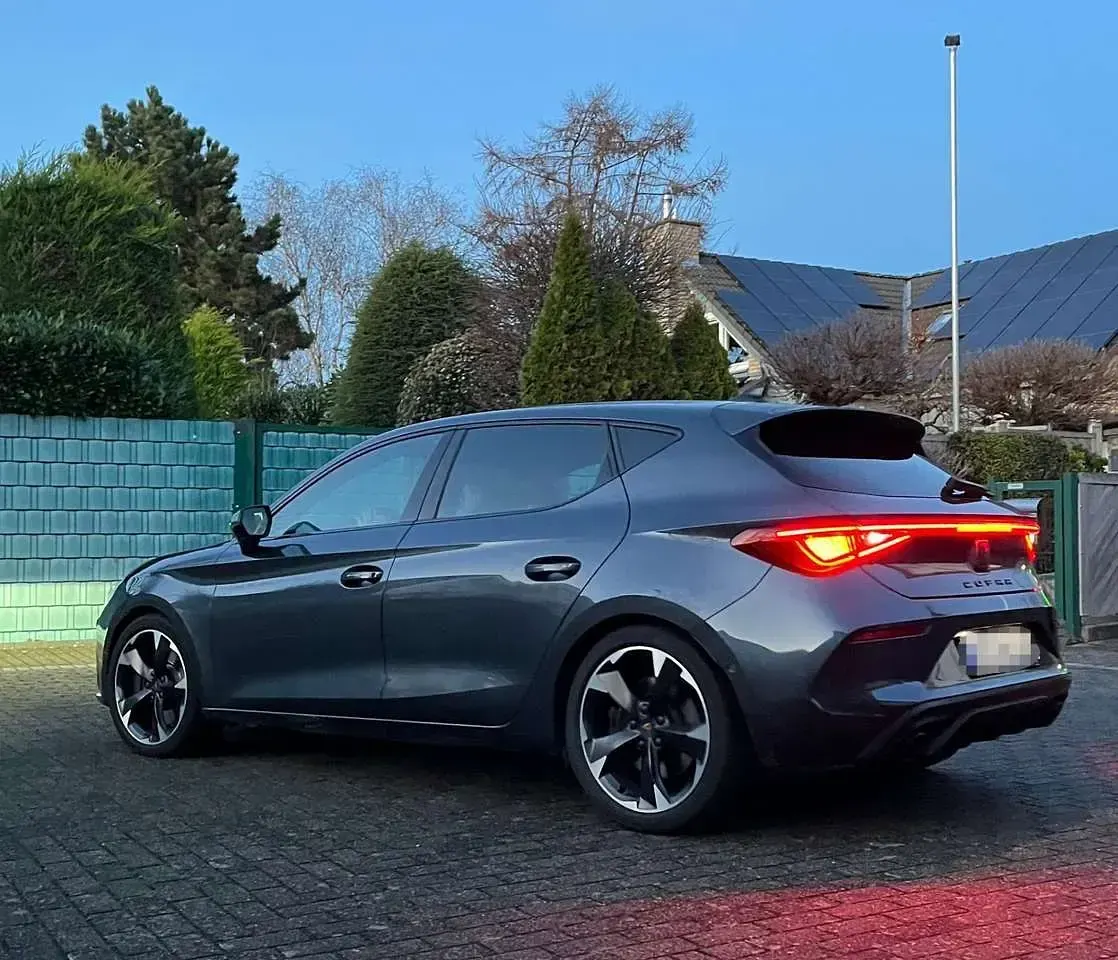 Gebraucht Cupra Leon 245 PS (180 kW) 2023 Grau Kleinwagen
