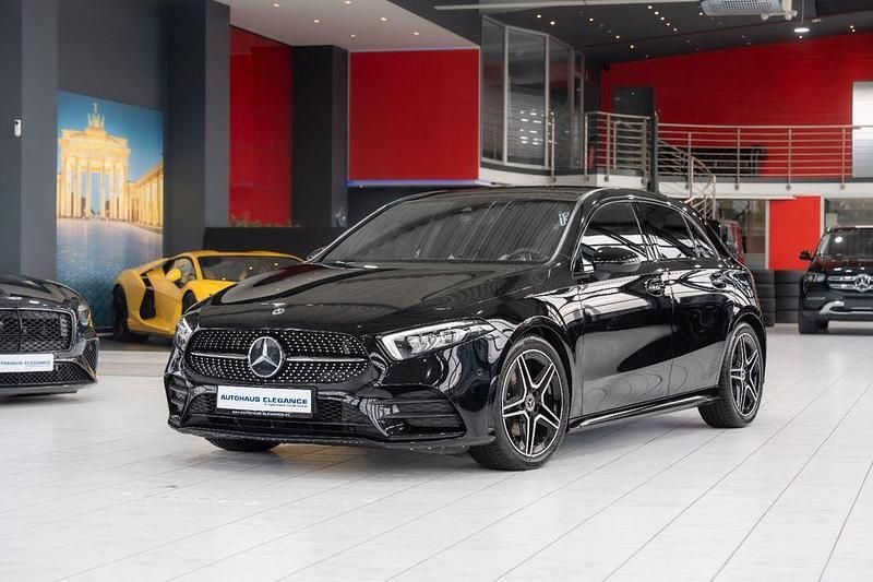 Schwarz Gebraucht 2018 Mercedes A180 AMG line Kleinwagen | 23.980 € (Fairer Preis) - Bild 1/4