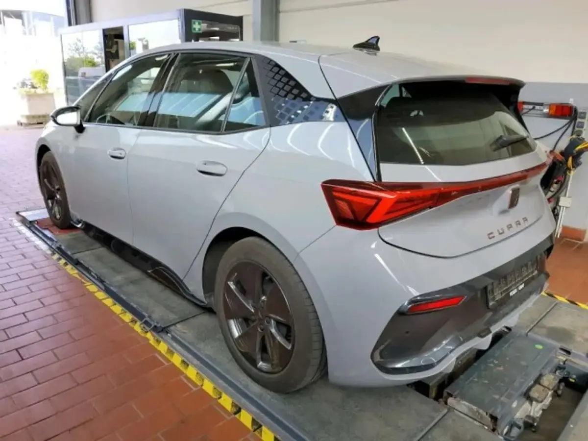 Gebraucht Cupra Born 150 kW (204 PS) 2024 Grau Kleinwagen