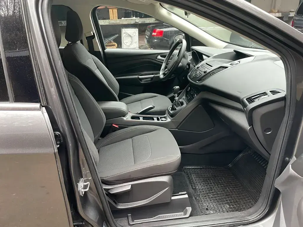 Gebraucht Ford Kuga Trend 120 PS (88 kW) 2018 Grau SUV
