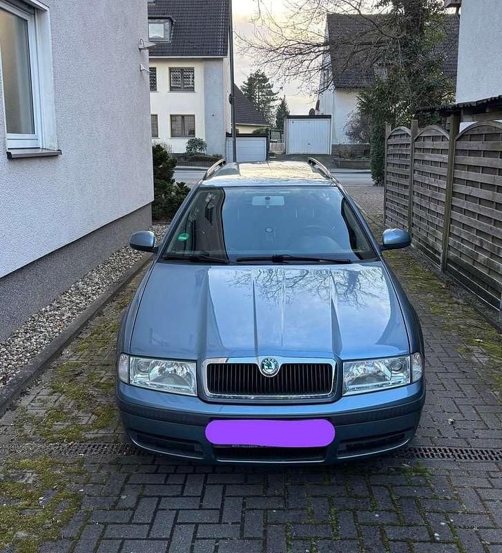 Grau Gebraucht 2010 Skoda Octavia Kombi | 3.000 € (Superpreis) - Bild 1/4