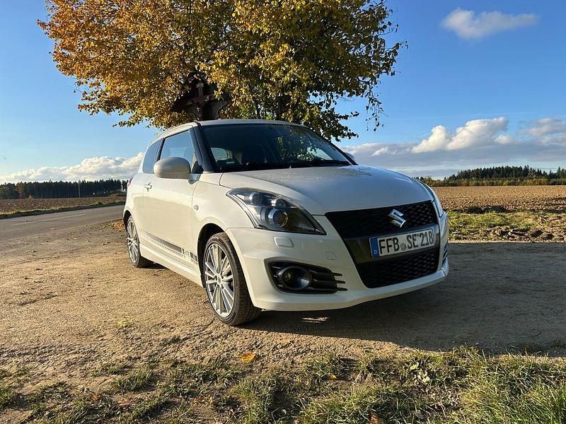 Weiß Gebraucht 2014 Suzuki Swift Sport Kleinwagen | 6.900 € (Fairer Preis) - Bild 1/4