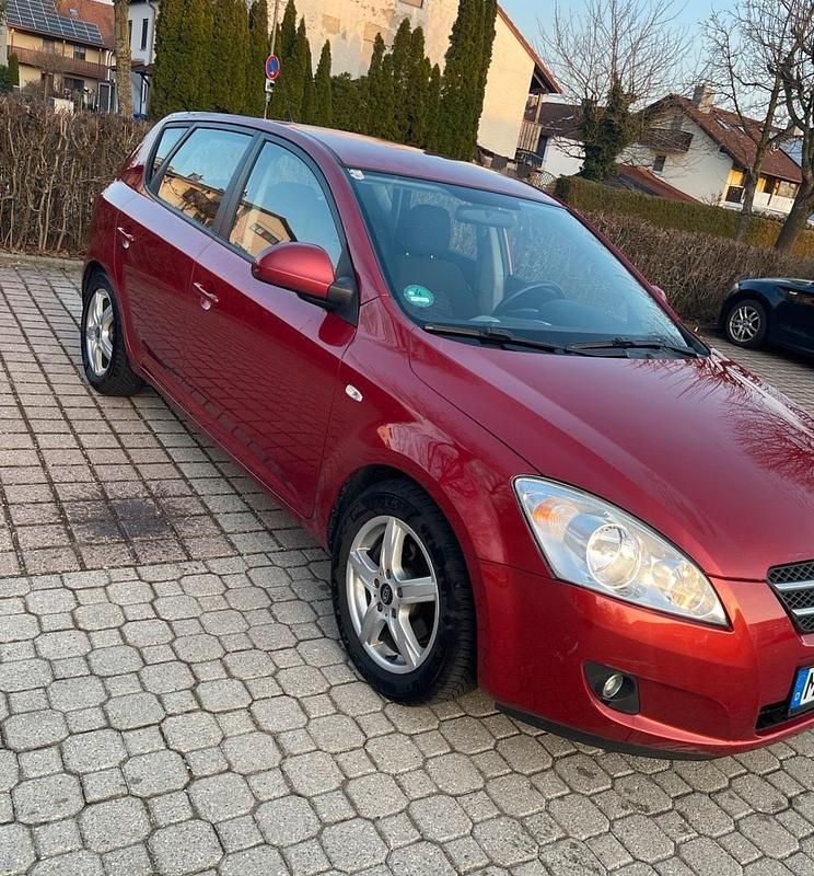 Second-hand Kia Ceed 90 CP (66 kW) 2007 Roșu Hatchback