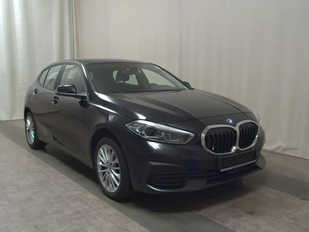 Gebraucht BMW 120 Advantage 190 PS (139 kW) 2023 Schwarz Kleinwagen