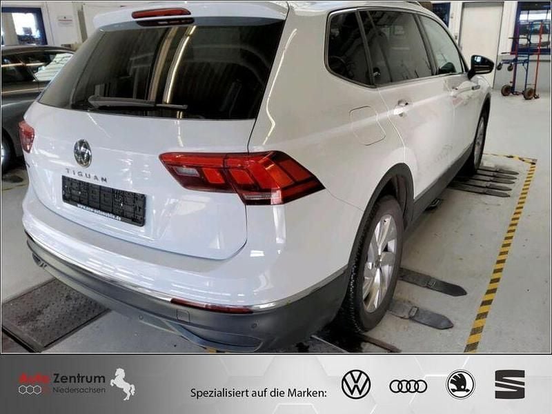 Gebraucht VW Tiguan Allspace Life 150 PS (110 kW) 2023 Pure white SUV