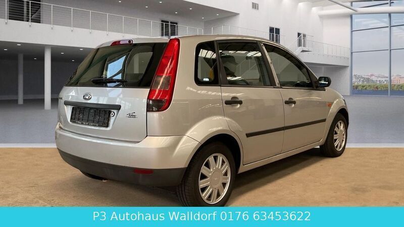 Silber Gebraucht 2002 Ford Fiesta Ambiente Kleinwagen | 2.490 € (Fairer Preis) - Bild 1/4