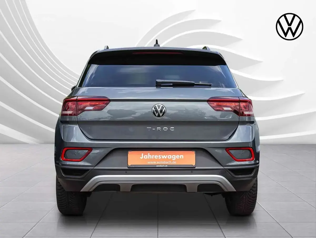 Gebraucht VW T-Roc Life 116 PS (85 kW) 2024 Indiumgrau metallic SUV