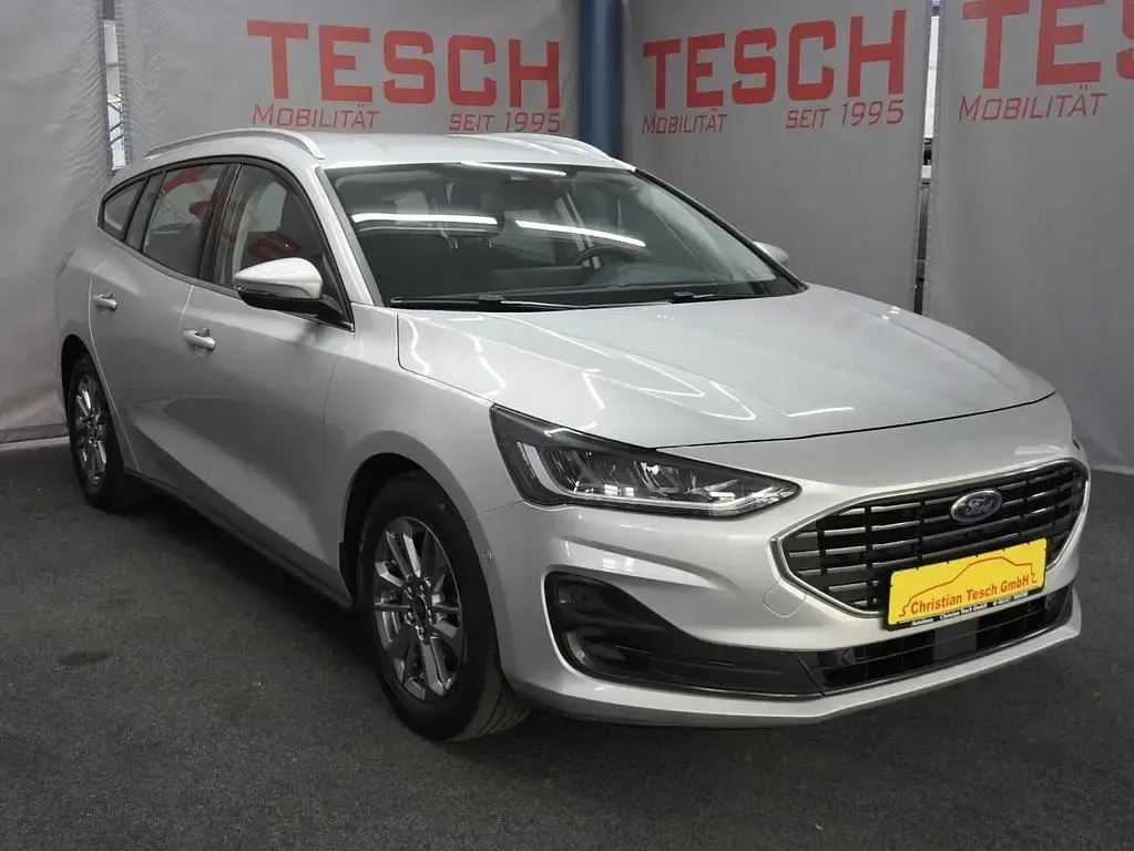 Gebraucht Ford Focus Titanium 120 PS (88 kW) 2022 Silber Limousine