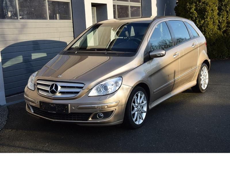Gebraucht Mercedes B200 140 PS (102 kW) 2006 Gold Van / Kleinbus