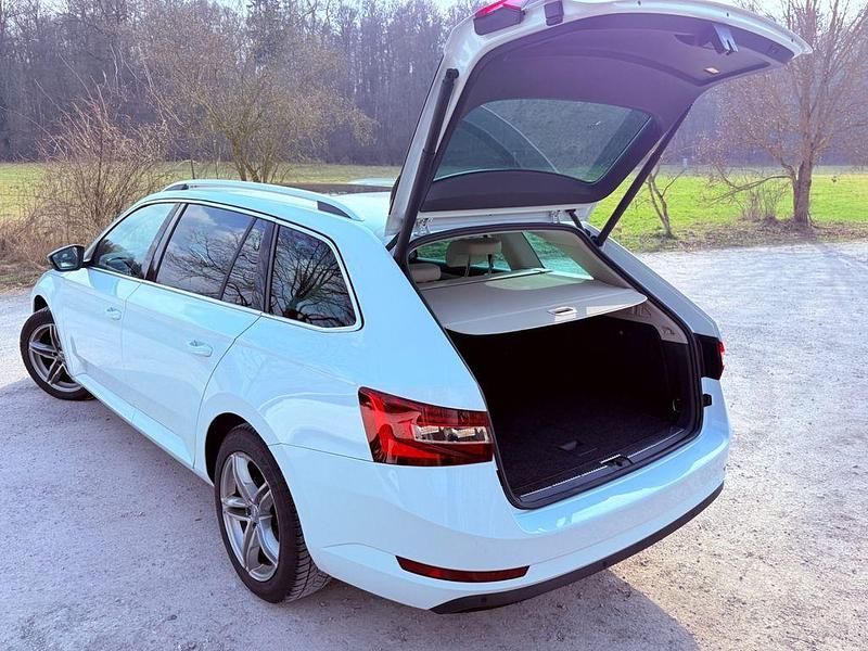 Gebraucht Skoda Superb Style 190 PS (139 kW) 2016 Weiß Kombi