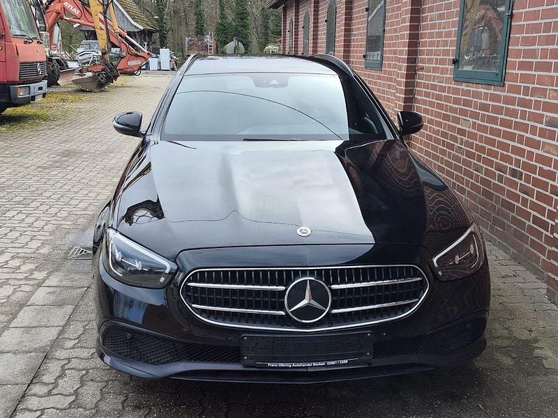 Gebraucht Mercedes E220 Avantgarde 194 PS (142 kW) 2021 Schwarz Limousine
