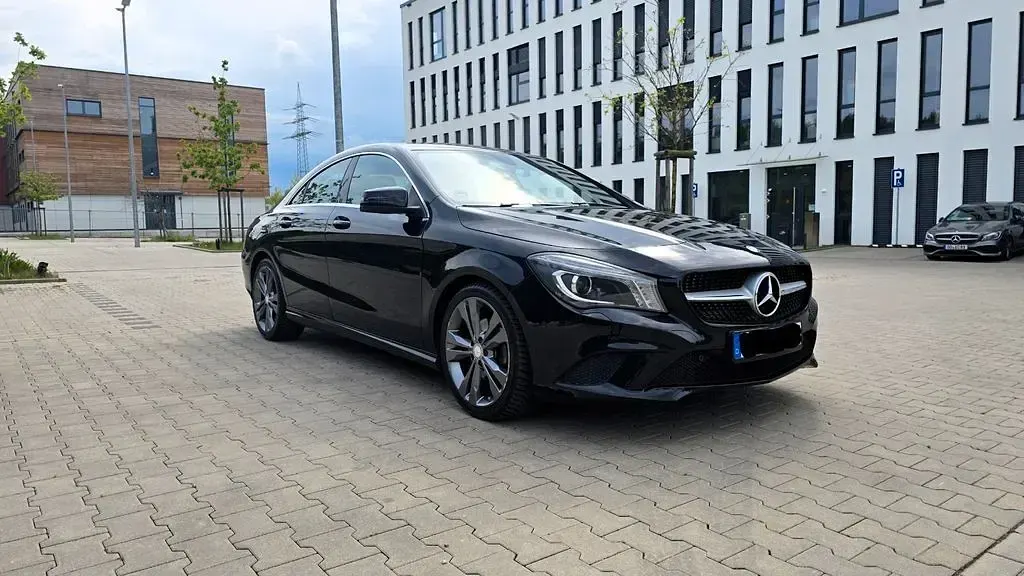 Gebraucht Mercedes CLA200 Urban 156 PS (114 kW) 2015 Schwarz Coupé