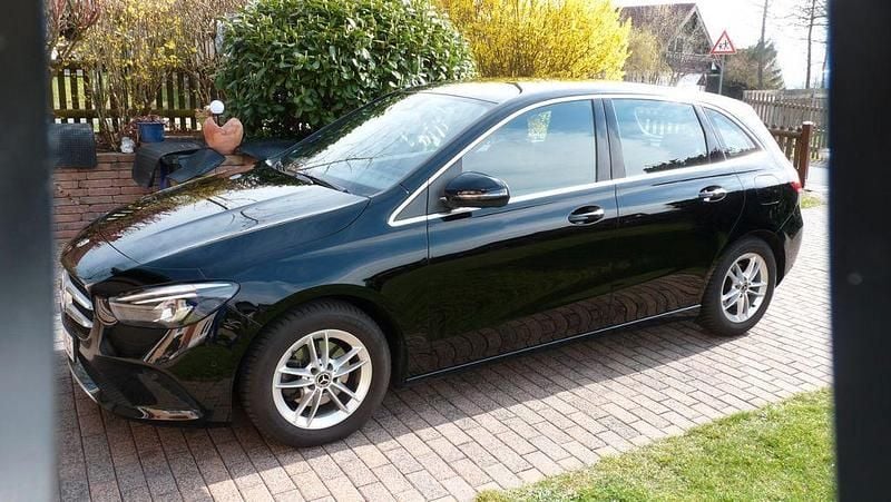 Gebraucht Mercedes B180 Progressive 116 PS (85 kW) 2019 Schwarz Van / Kleinbus